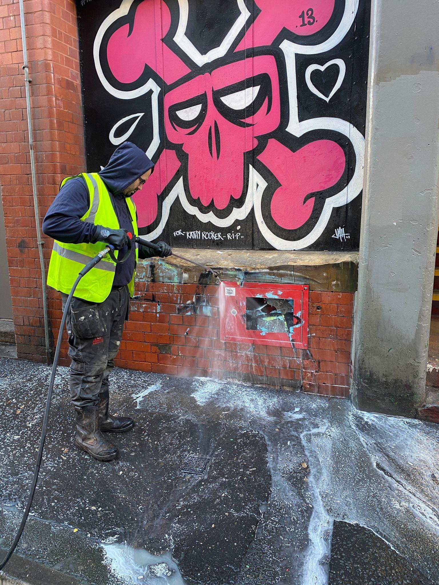 Emergency graffiti removal response team